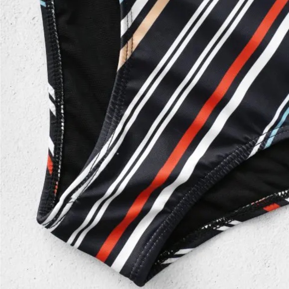 ZAFUL Striped Cutout One-piece Swimsuit - Picture 7 of 7
